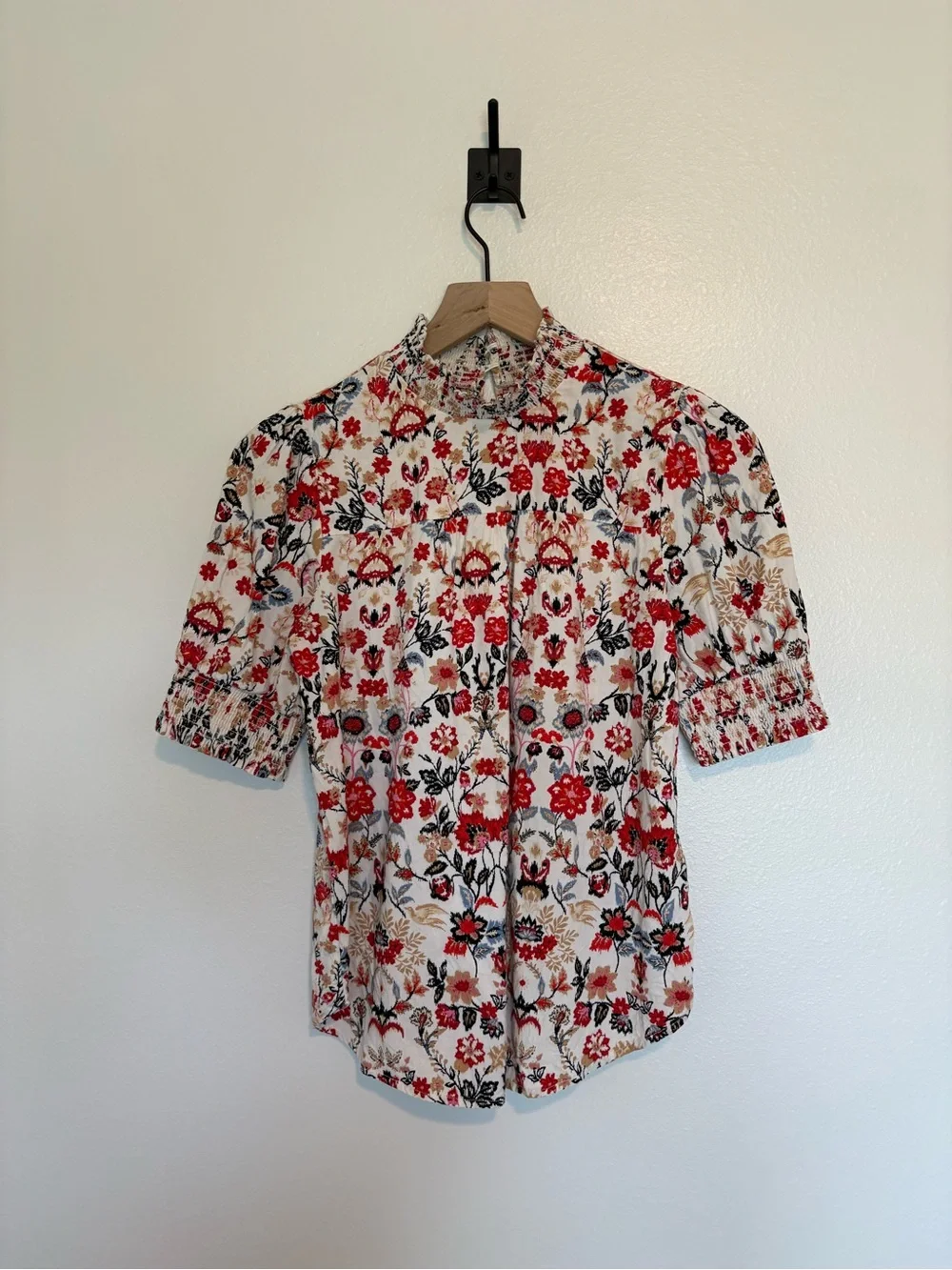 Ann Taylor LOFT Cottage Floral Smocked Mock Neck Puff Sleeve Shirt Red XS
